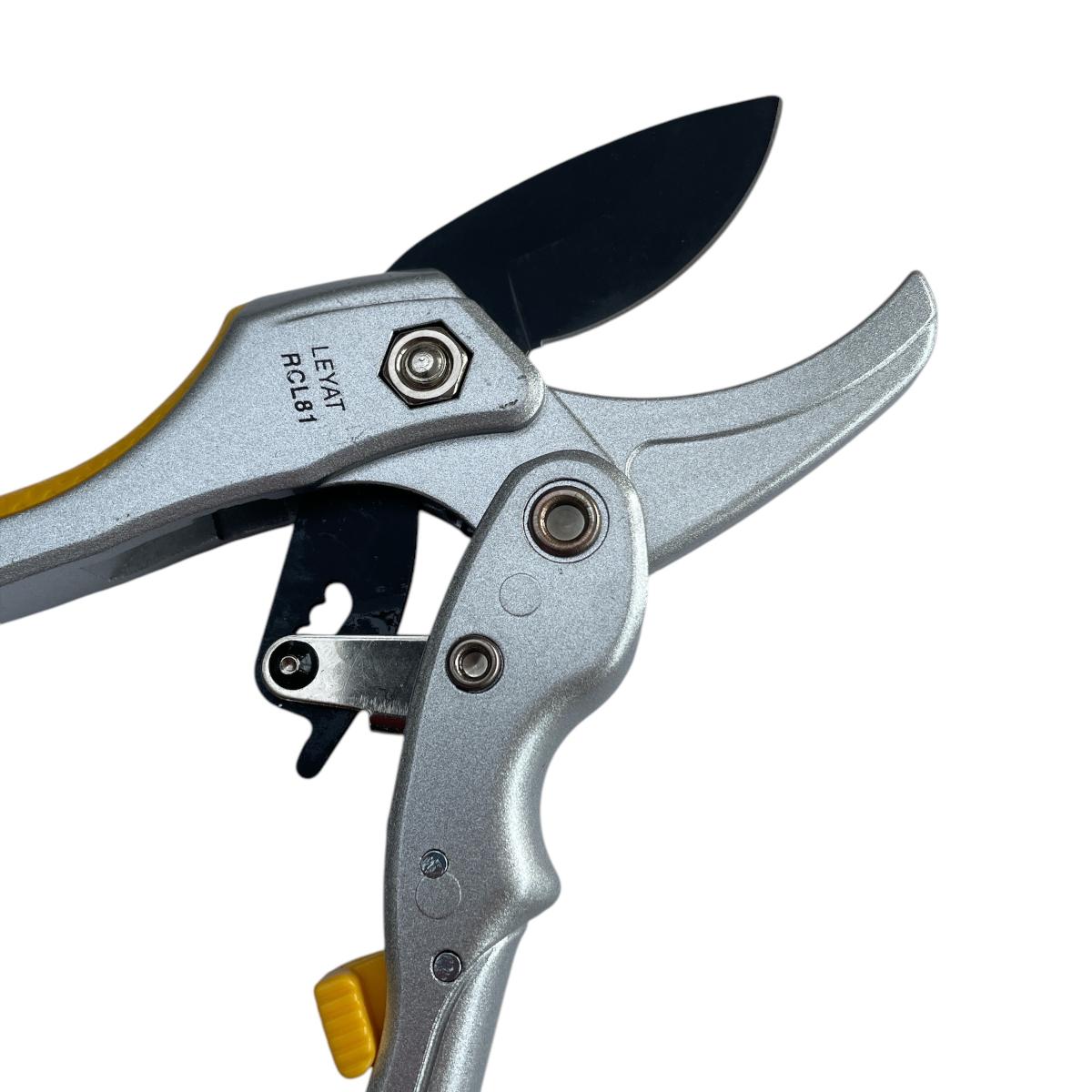 Leyat Premium Ratchet Gardening Secateurs Open Close Up